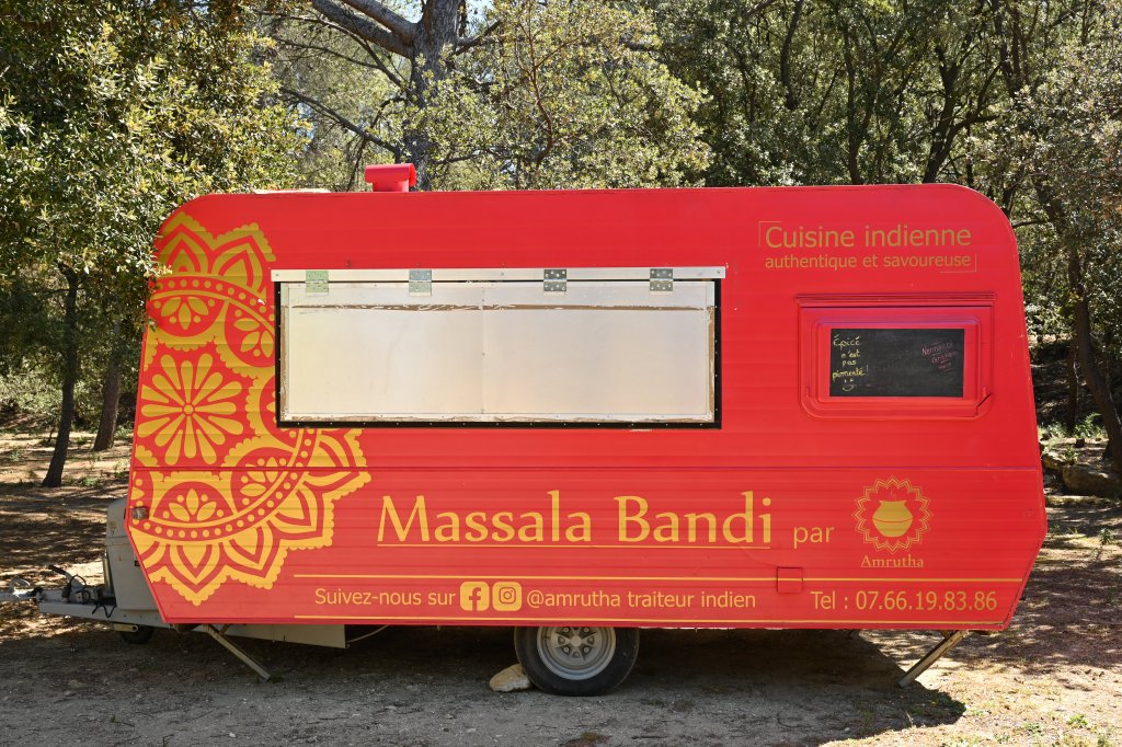 Réalisation du flocage du food truck Masala Bandi
